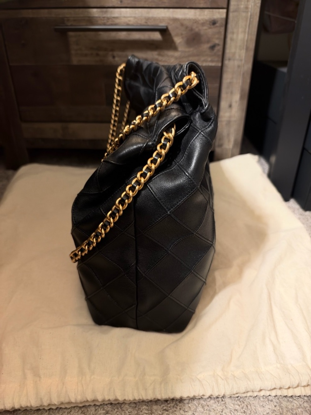 Tory Burch Black Quilted Shoulder Bag with Gold Chain - Picture 3 of 9